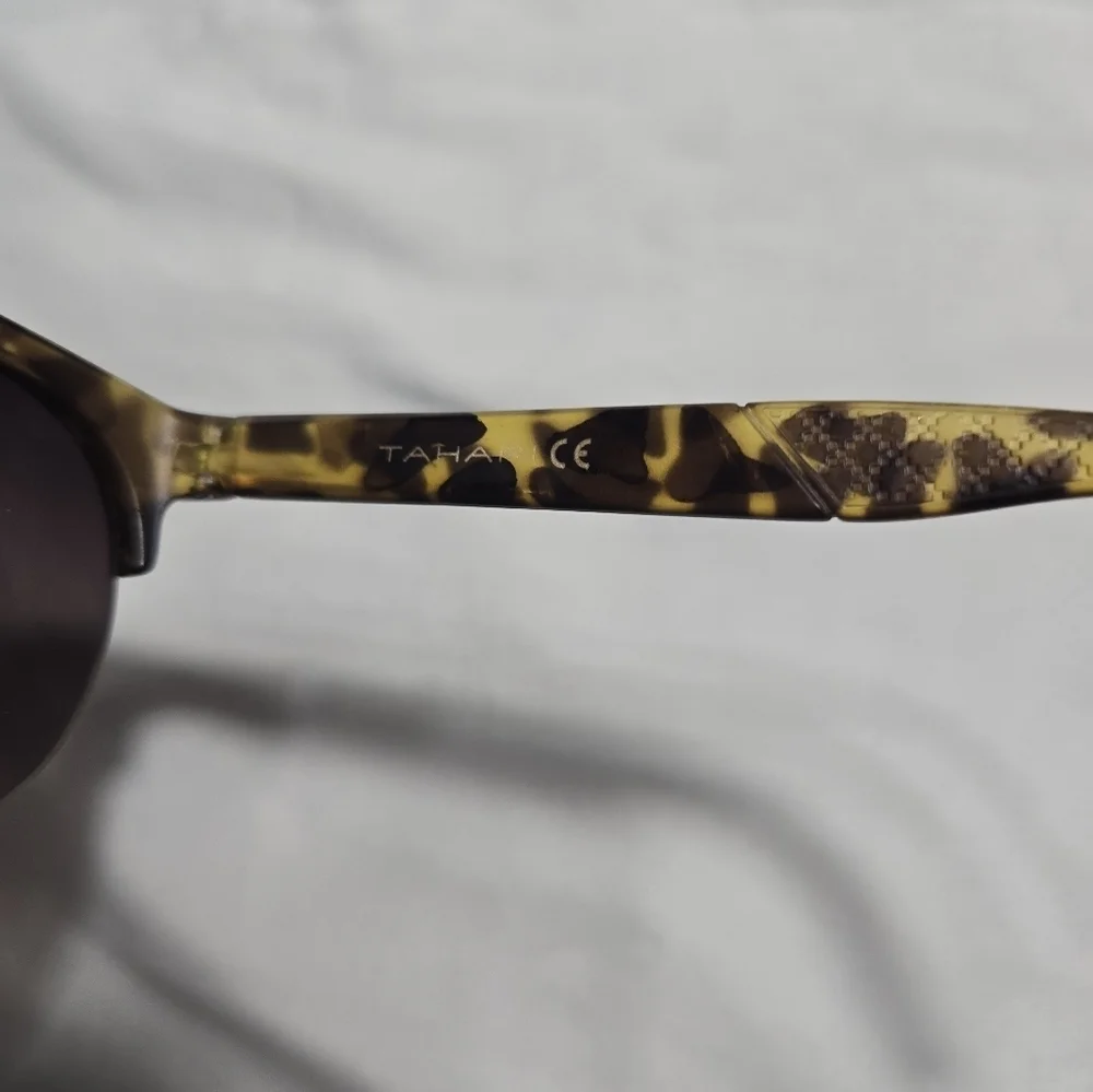 Women's Tahari Sunglasses Tortouse Trim